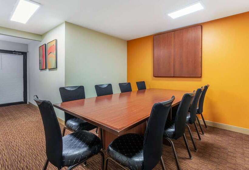 Отель La Quinta By Wyndham Chicago Tinley Park