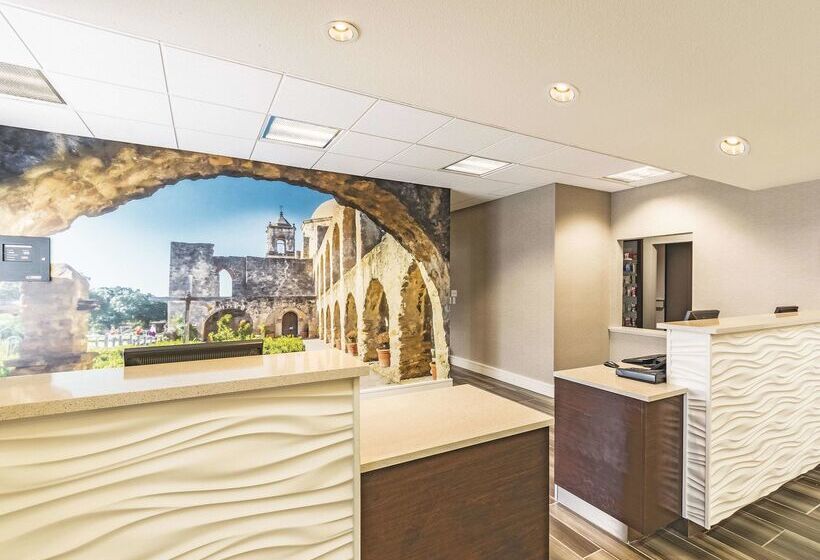 هتل La Quinta Inn & Suites By Wyndham San Antonio Downtown