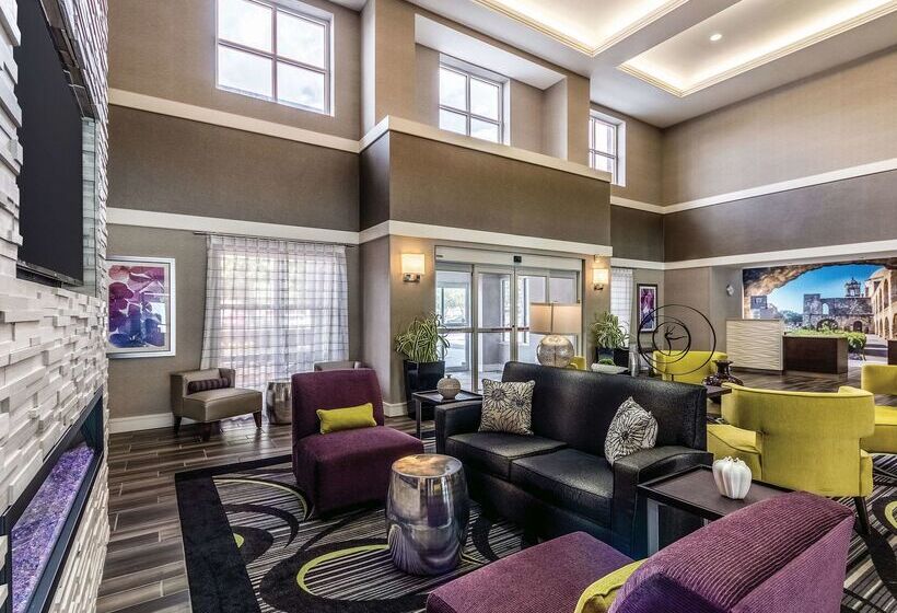 هتل La Quinta Inn & Suites By Wyndham San Antonio Downtown