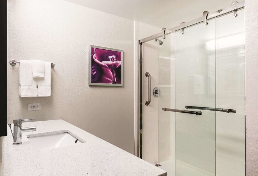 هتل La Quinta Inn & Suites By Wyndham San Antonio Downtown