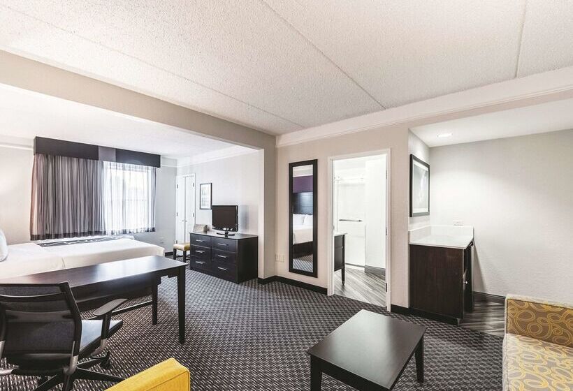 هتل La Quinta Inn & Suites By Wyndham San Antonio Downtown