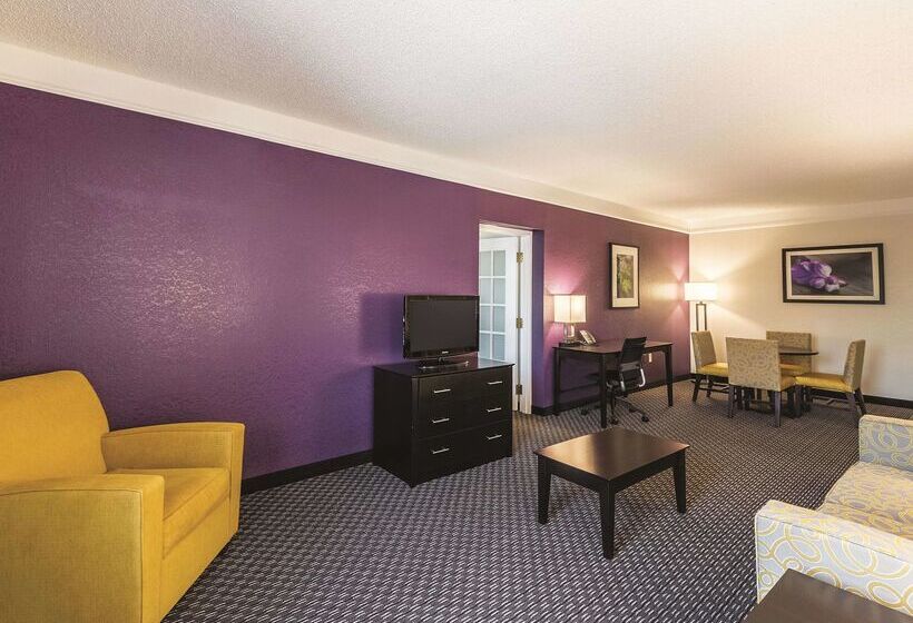 هتل La Quinta Inn & Suites By Wyndham San Antonio Downtown