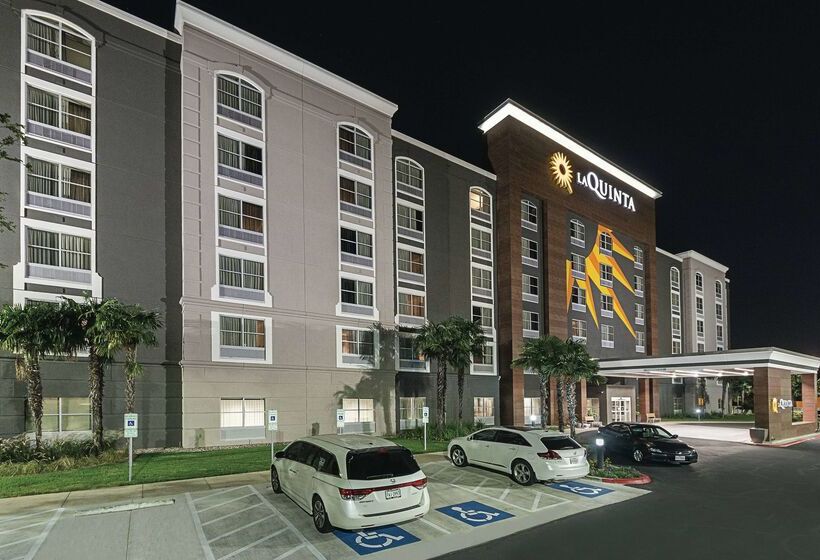 هتل La Quinta Inn & Suites By Wyndham San Antonio Downtown