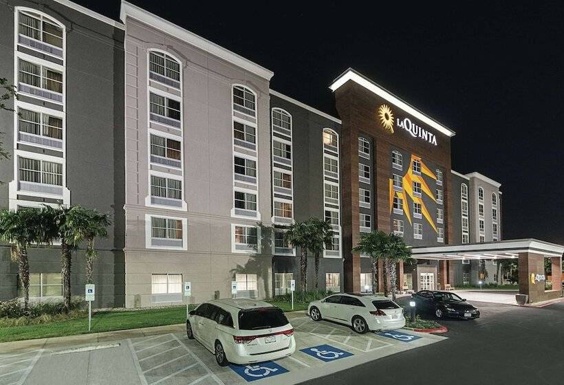هتل La Quinta Inn & Suites By Wyndham San Antonio Downtown