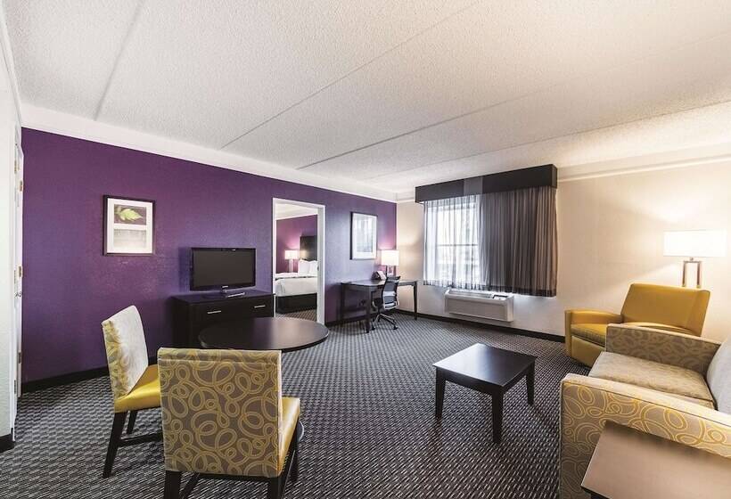 هتل La Quinta Inn & Suites By Wyndham San Antonio Downtown