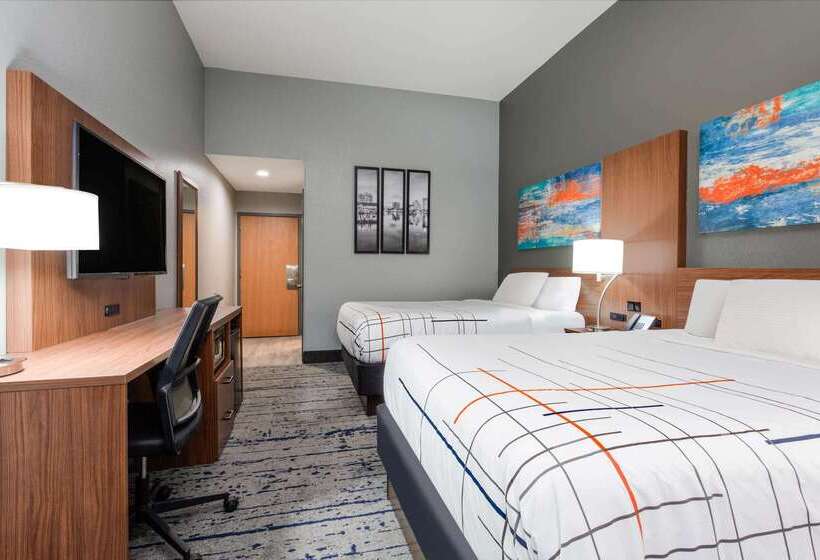 فندق La Quinta Inn & Suites By Wyndham St. Petersburg Northeast