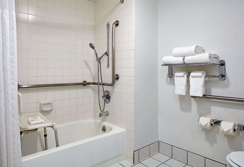 هتل La Quinta By Wyndham Thousand Oaks Newbury Park