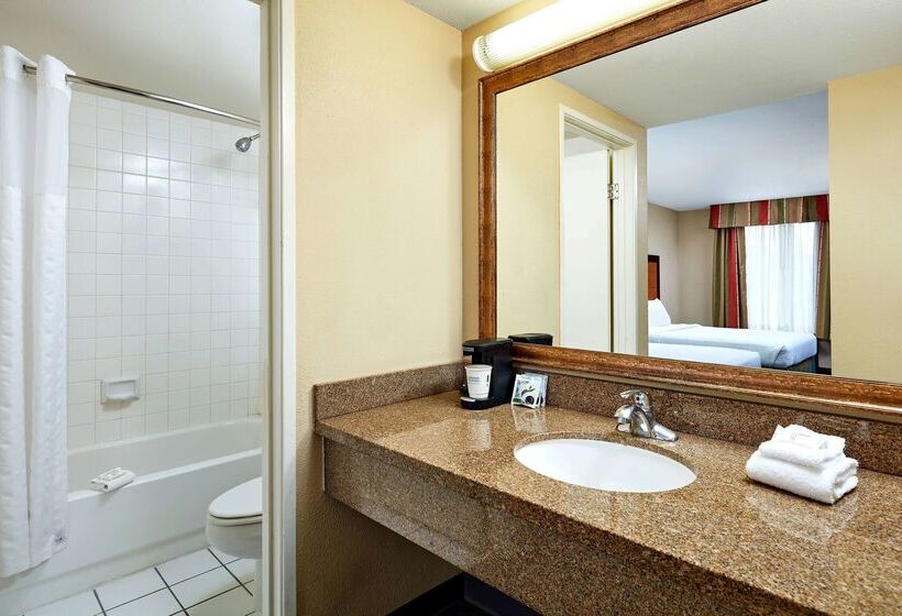 هتل La Quinta By Wyndham Thousand Oaks Newbury Park