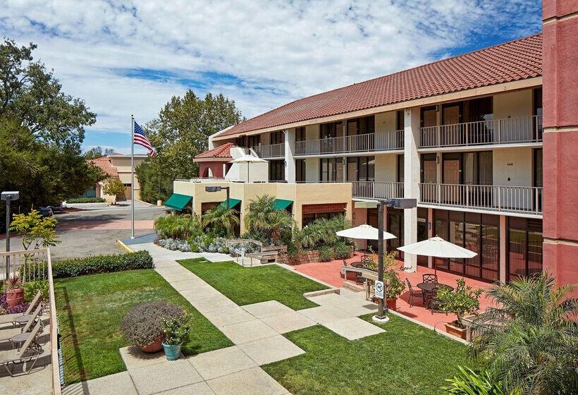 هتل La Quinta By Wyndham Thousand Oaks Newbury Park