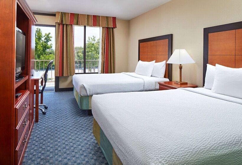 هتل La Quinta By Wyndham Thousand Oaks Newbury Park