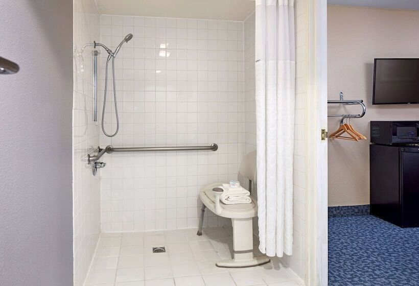 هتل La Quinta By Wyndham Thousand Oaks Newbury Park