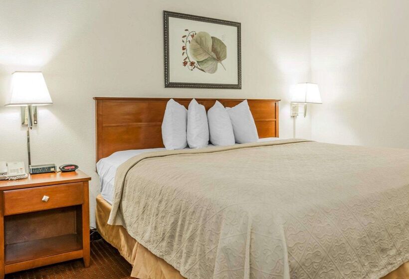 هتل Baymont By Wyndham Indianapolis East