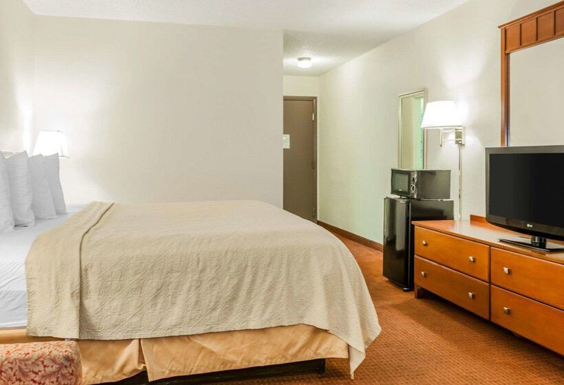 هتل Baymont By Wyndham Indianapolis East