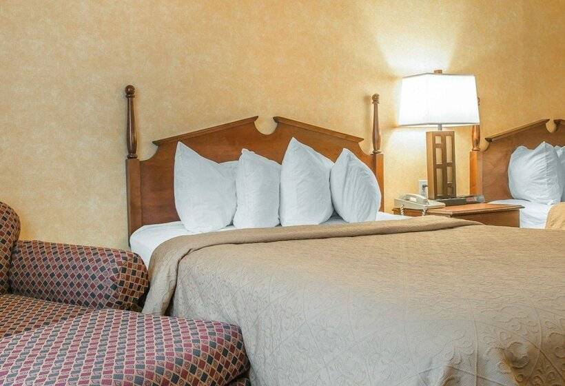 בית מלון כפרי Quality Inn