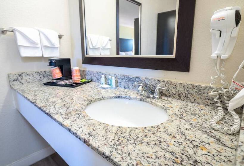 בית מלון כפרי Quality Inn Palm Beach International Airport