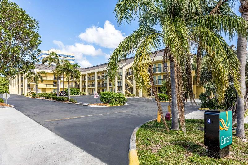 בית מלון כפרי Quality Inn Palm Beach International Airport