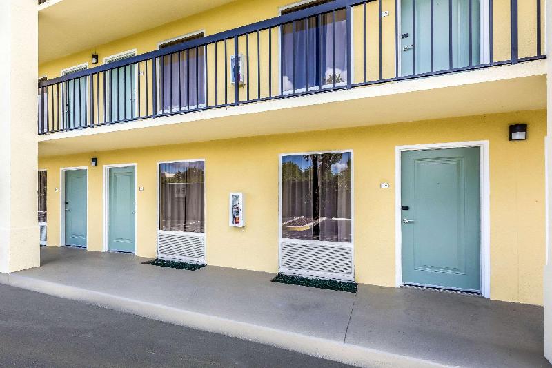 בית מלון כפרי Quality Inn Palm Beach International Airport