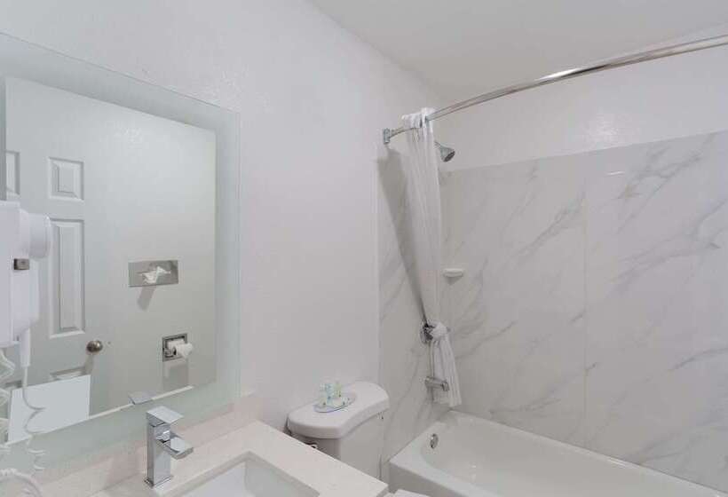هتل Quality Inn Redding Near I5