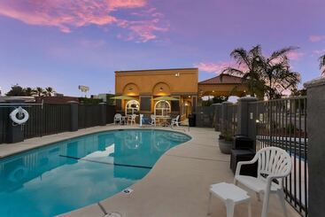 هتل Quality Inn Redding Near I5