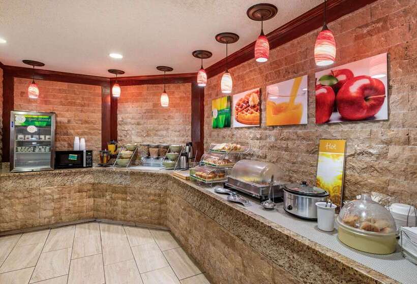 هتل Quality Suites Addisondallas