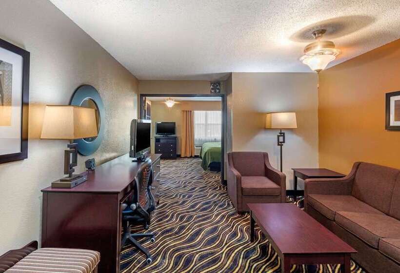 هتل Quality Suites Addisondallas