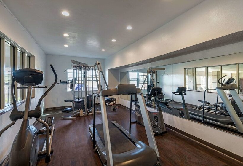 هتل Quality Suites Addisondallas