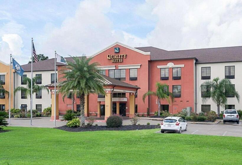 هتل Quality Suites