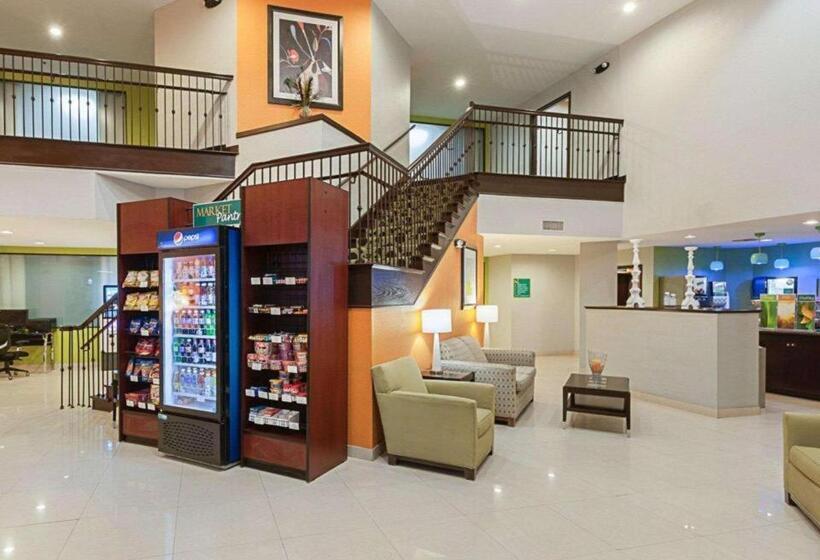 هتل Quality Suites