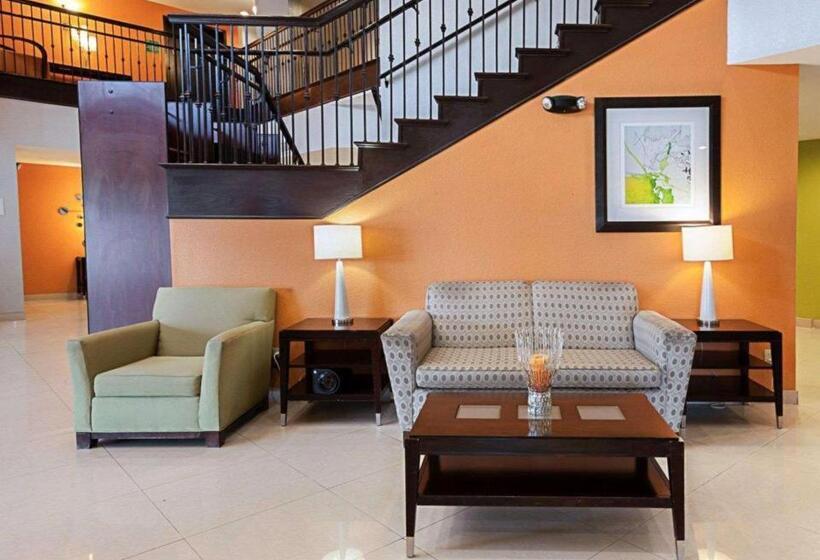 هتل Quality Suites