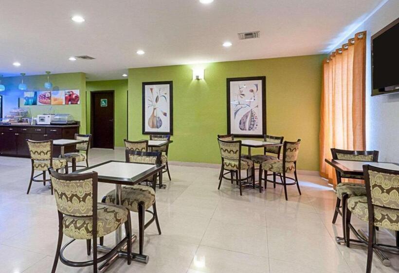 هتل Quality Suites