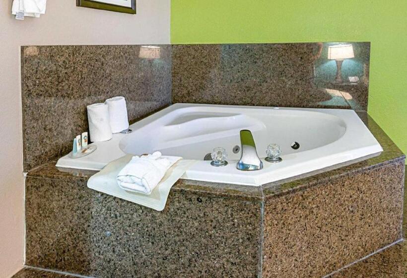 هتل Quality Suites