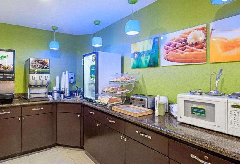 هتل Quality Suites