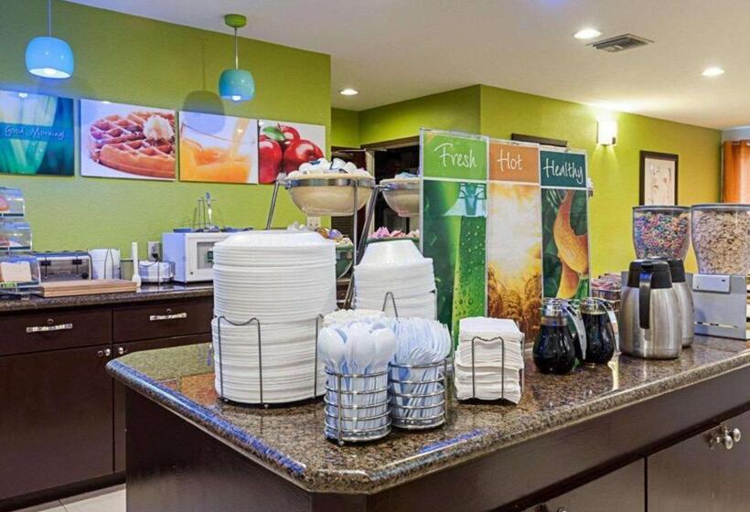 هتل Quality Suites