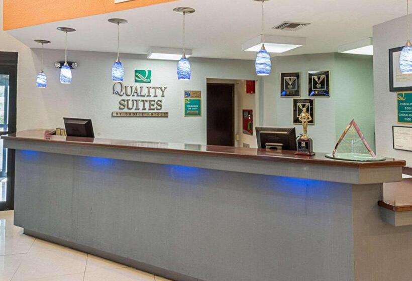 هتل Quality Suites