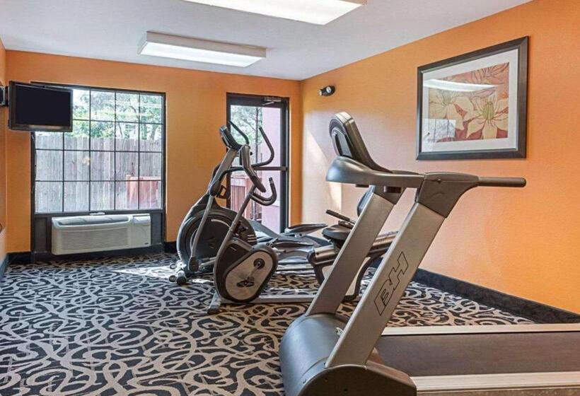 هتل Quality Suites
