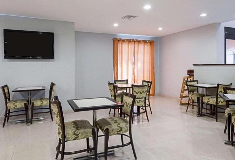 هتل Quality Suites