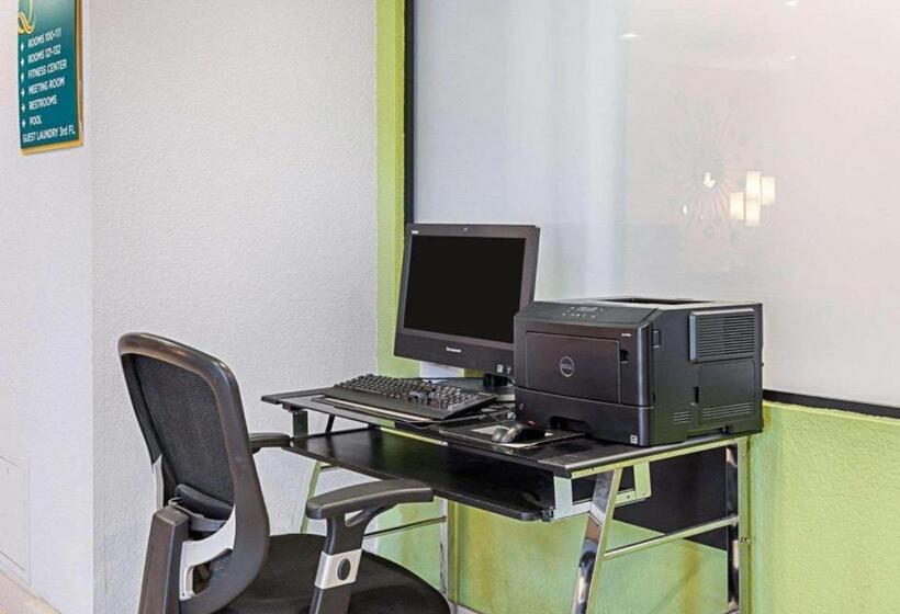 هتل Quality Suites