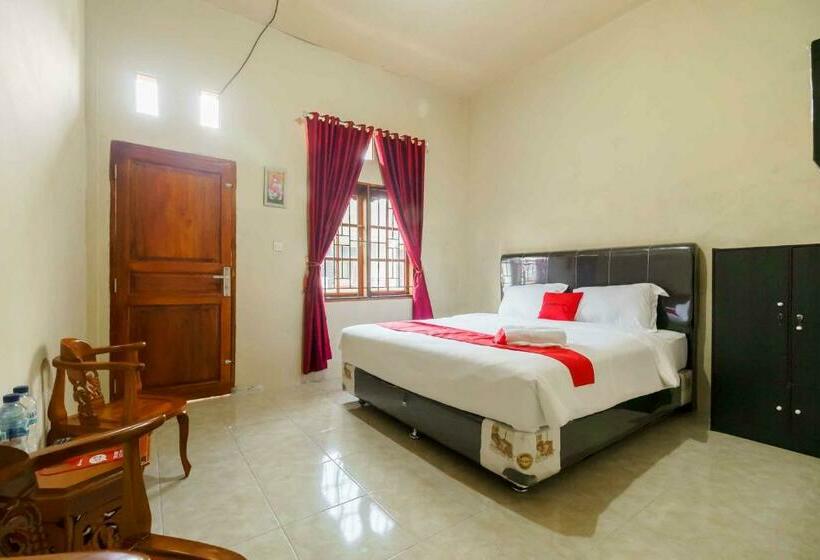 هتل Reddoorz Near Bukit Kubu Berastagi