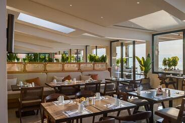 هتل Aeolos Beach Resort