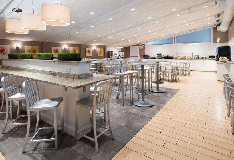 هتل Best Western  Plus Waltham Boston