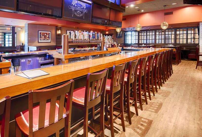 هتل Best Western  Plus Waltham Boston