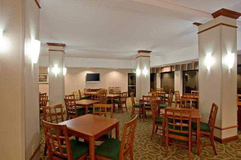 בית מלון כפרי Best Western Valencia/six Flags Inn & Suites