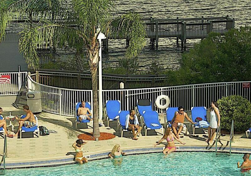هتل Blue Heron Beach Resort