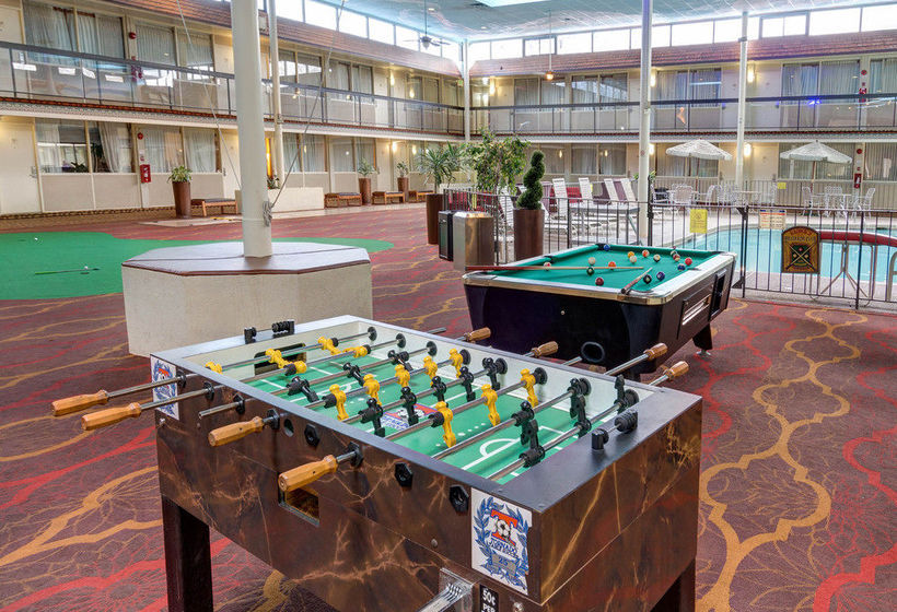 בית מלון כפרי Clarion Inn & Fundome - College Park