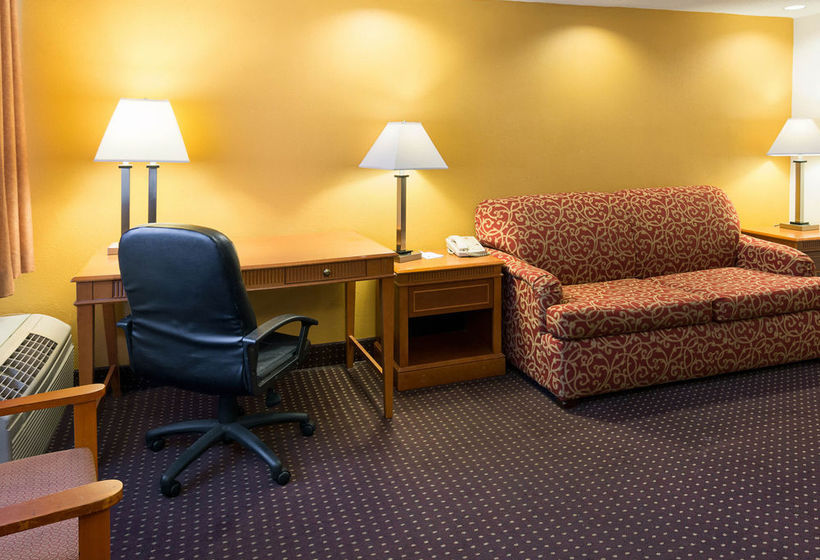 בית מלון כפרי Clarion Inn & Fundome - College Park