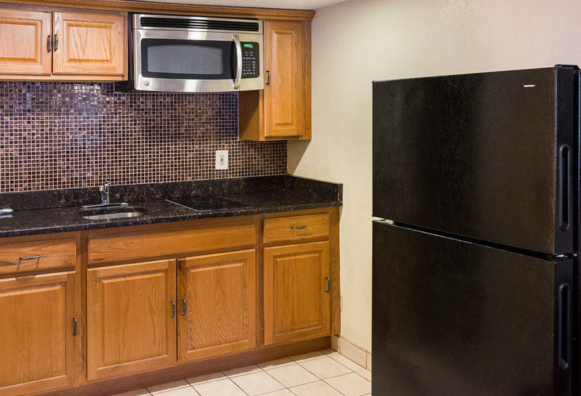 בית מלון כפרי Clarion Inn & Fundome - College Park