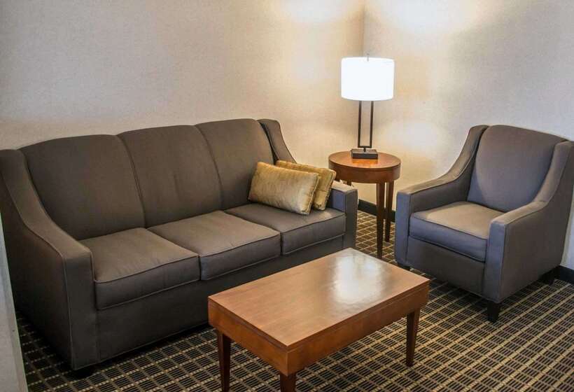 فندق Comfort Suites Portland Southwest