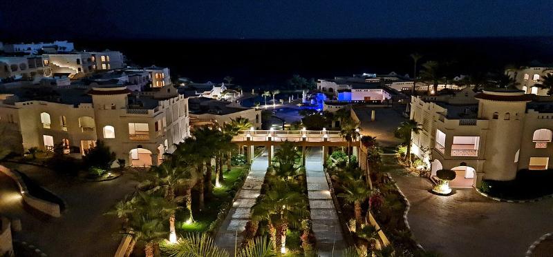 هتل Continental Plaza Beach Resort