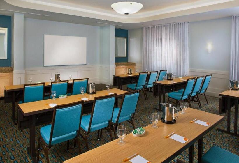 هتل Courtyard By Marriott Sandestin At Grand Boulevard