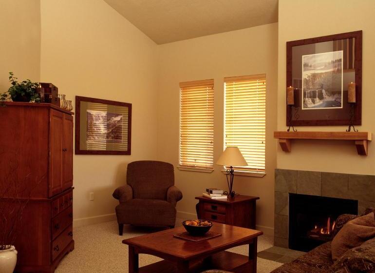 هتل Crestview Condominiums By All Seasons Resort Lodging